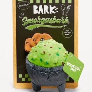 NWT BarkBox™ Chew Toy for Dogs Color: Guacamole